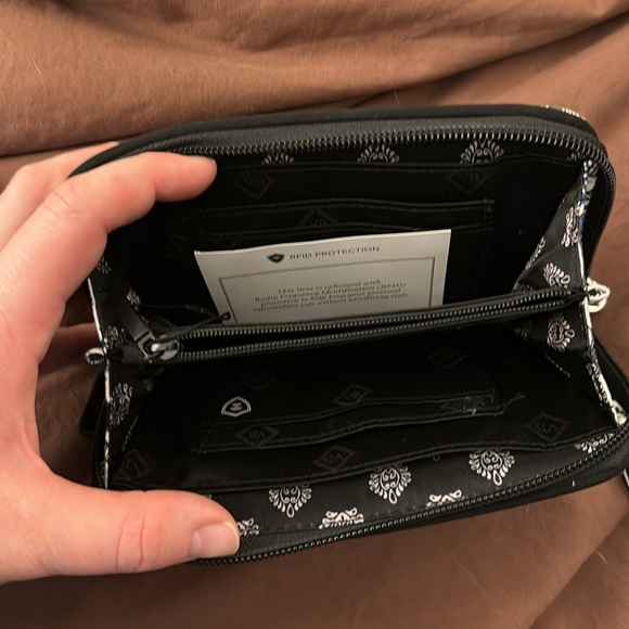 Vera Bradley RFID Grab & Go Wristlet - Picture 2 of 4